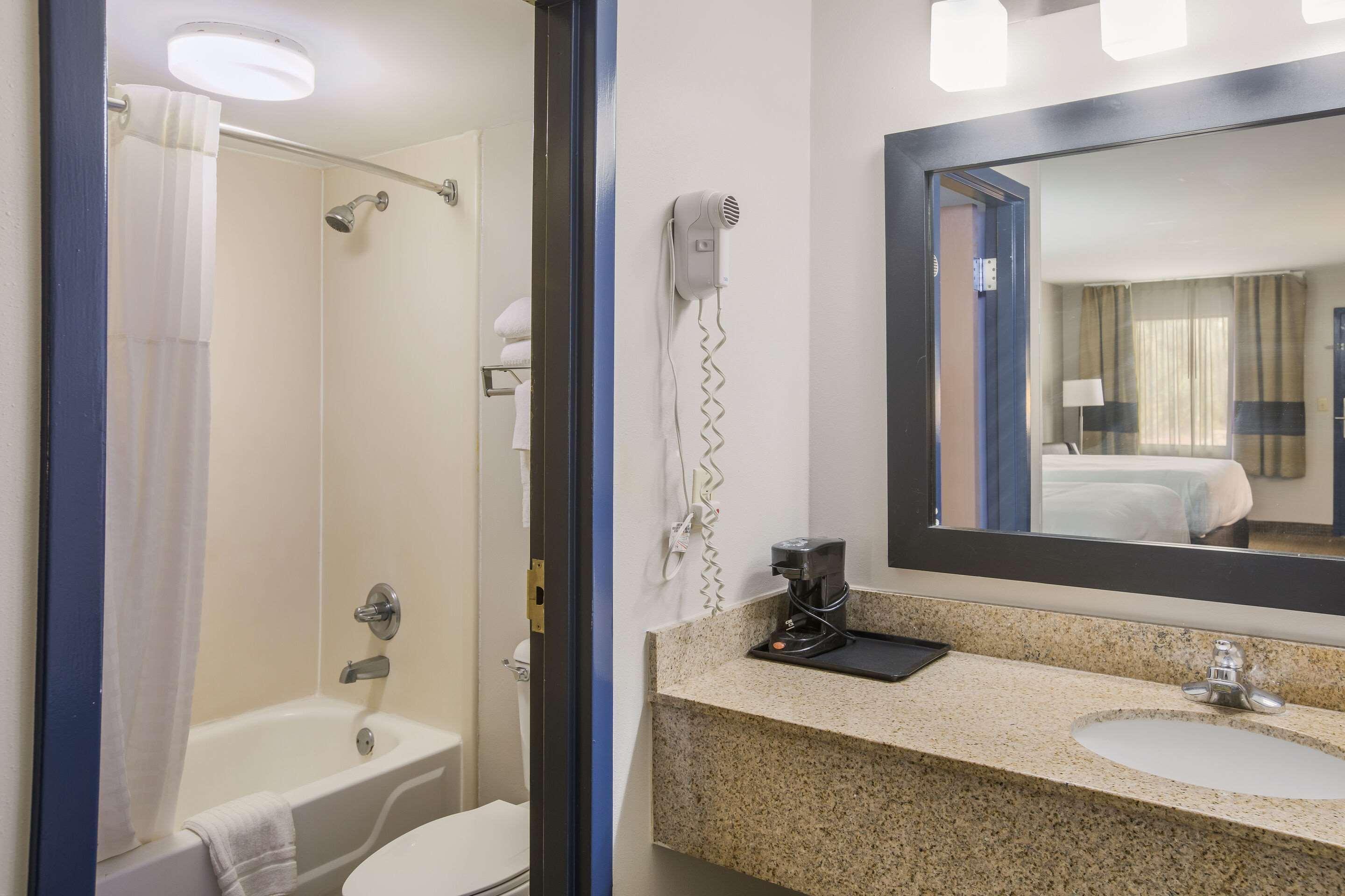 Clarion Pointe Forsyth I-75 Hotell Eksteriør bilde