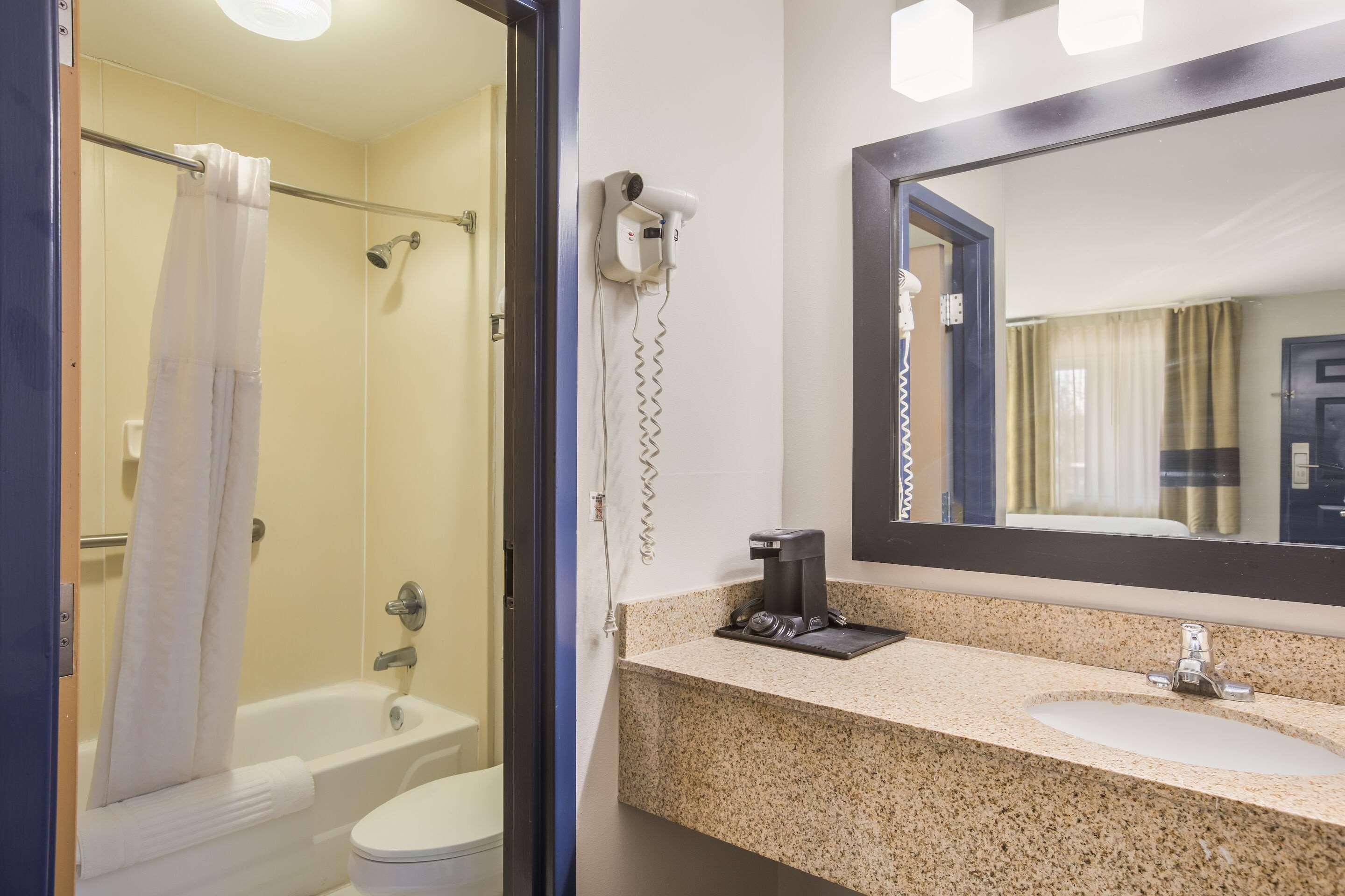 Clarion Pointe Forsyth I-75 Hotell Eksteriør bilde