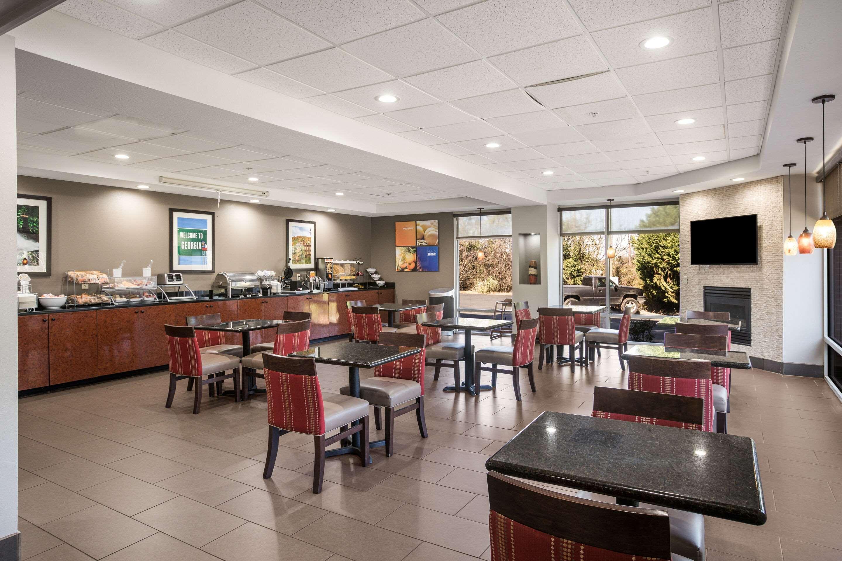 Clarion Pointe Forsyth I-75 Hotell Eksteriør bilde