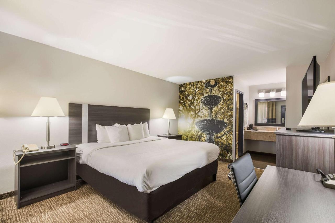 Clarion Pointe Forsyth I-75 Hotell Eksteriør bilde
