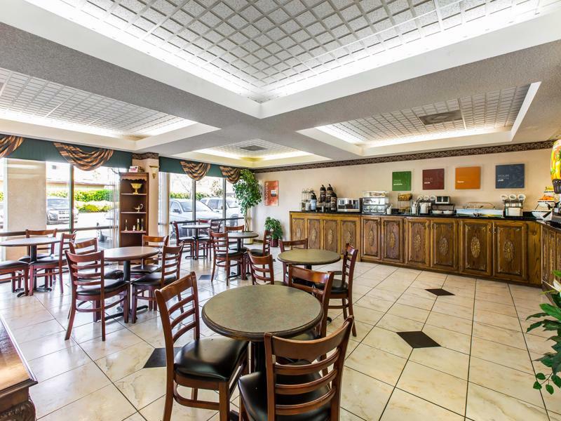 Clarion Pointe Forsyth I-75 Hotell Eksteriør bilde
